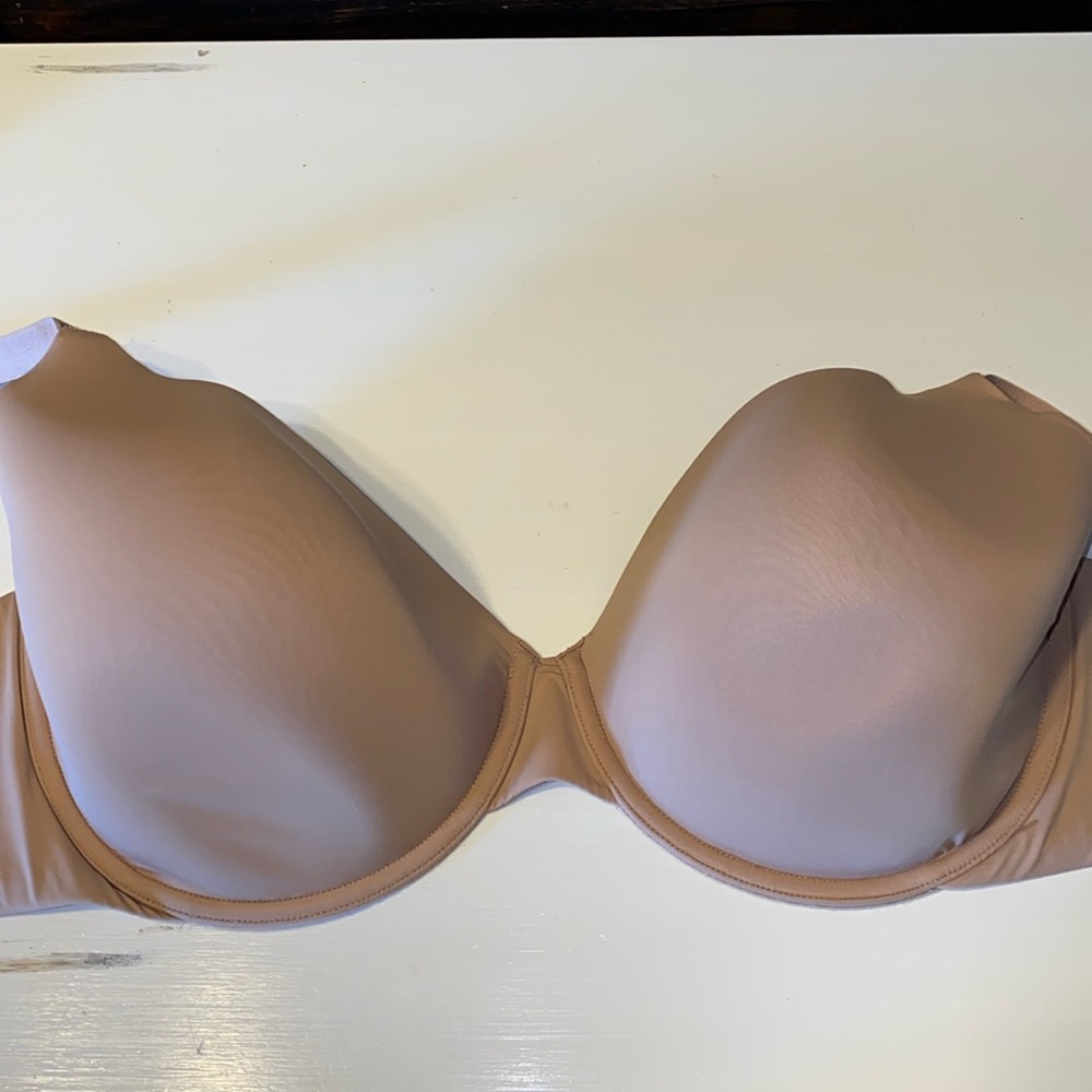 40DD Victoria’s Secret lightly lined tshirt bra